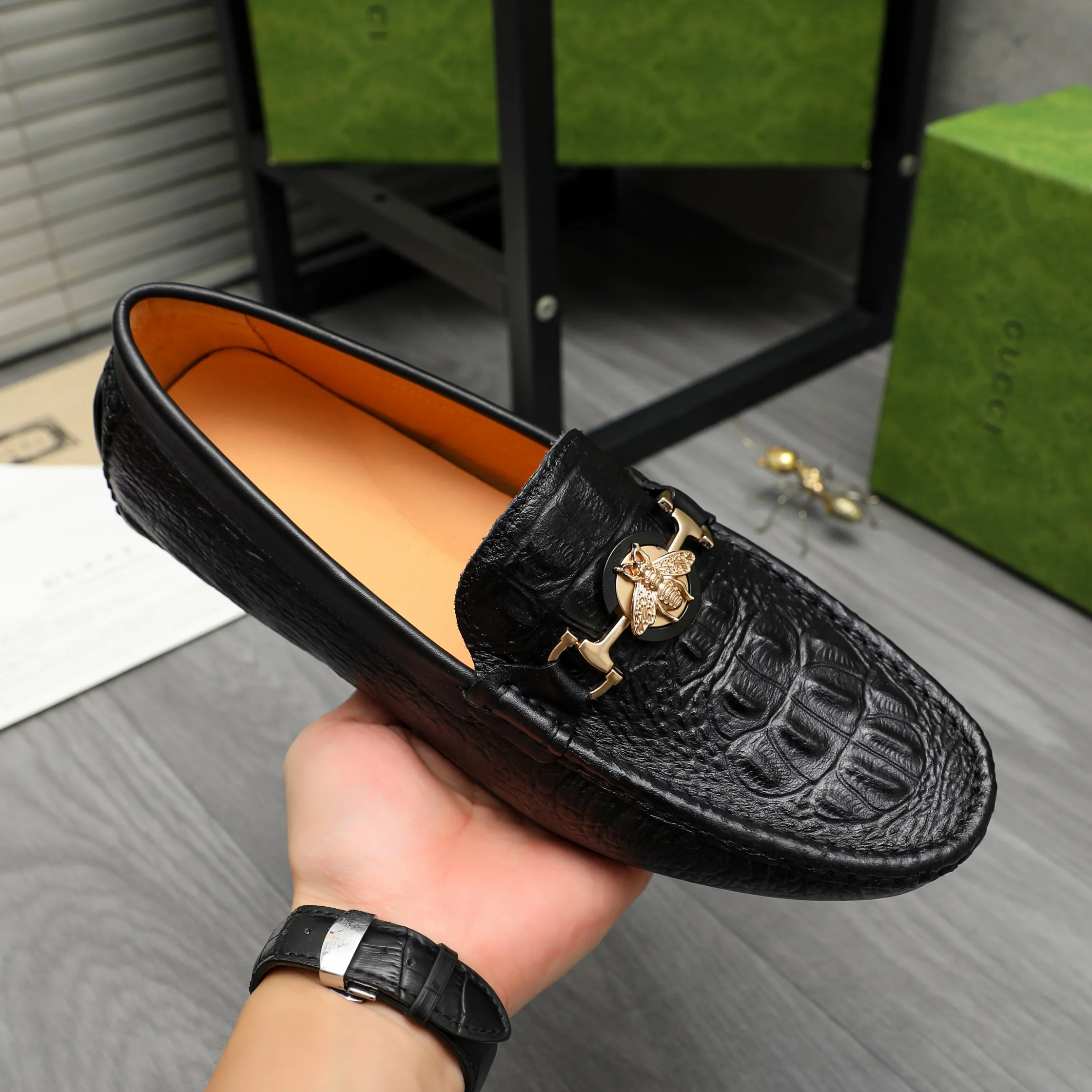 Men's shoes💰380 Product trademark: GUCCI "Gucci" casual slip-on shoes Regular size: 38-45 (45 is custom-made and non-returnable) Product materials: Selected embossed cowhide upper, pigskin lining, rubber outsole